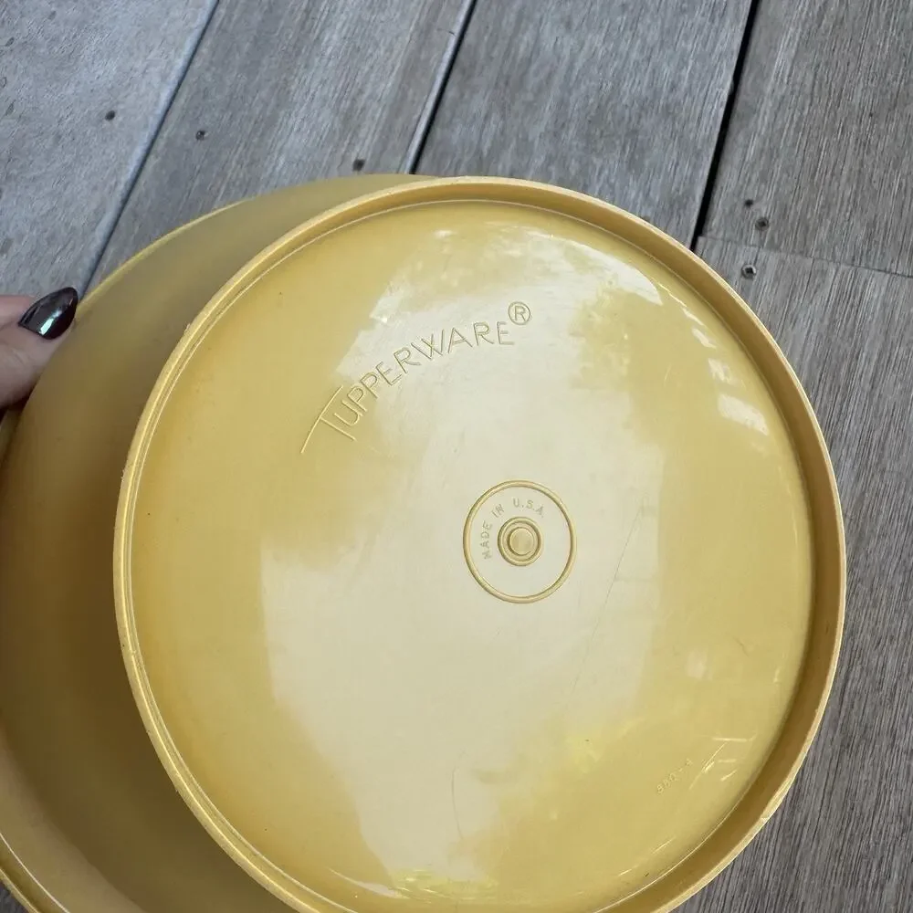 Vtg Tupperware 17 Cup Harvest Gold Round Salad Bowl Container 880-5-w/Lid 881-1